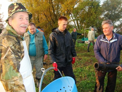 Letošní výlovy skončily výlovem Svárovského rybníku 7  