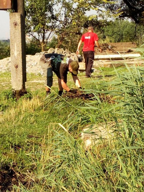 V sobotu 8.8.2020 na našem rybochovu proběhly úklidové práce 10  