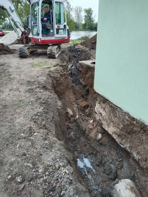 Opravy na rybochovném zařízení ve Staroměstských loukách jsou v plném proudu 13  
